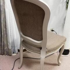 アジアン風照明&アンティークチェアーの画像