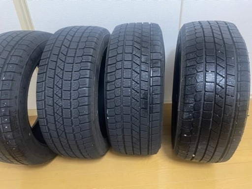 スタッドレスタイヤ四本セット　2021年製　またまた使えます。