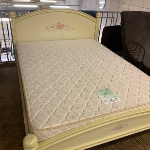 ワイドダブルベッド