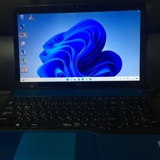 スカイブルーの凄いヤツ超高速音素くの貴公子FUJITSU LIFE BOOK⁉️