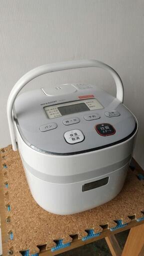 取引中☆シャープ3合炊き炊飯器2013年製☆
