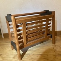 オーク無垢材を使用したブックスタンドjtseの画像
