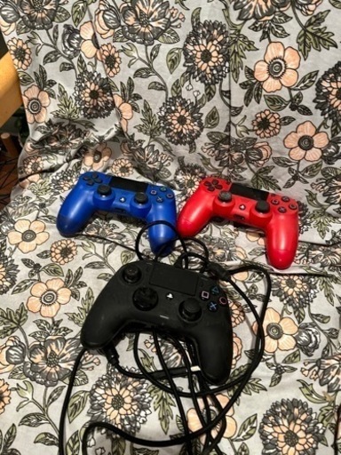PS4本体pro 1TBコントローラー3台