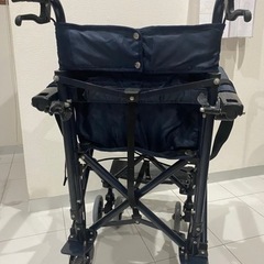 車椅子 軽量 折り畳み ●携帯用車椅子 CUBE630(キューブ630)紺 リーマン ノーパンクタイヤ 介護用品 携帯車いすの画像