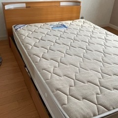 ほぼ未使用　　テンピュールダブルベッド