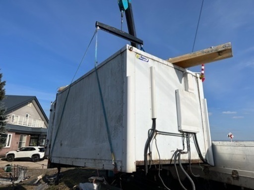 トラックの荷台、物置に