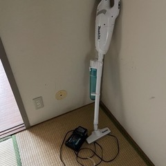 マキタ掃除機 充電器2つ付いてます
