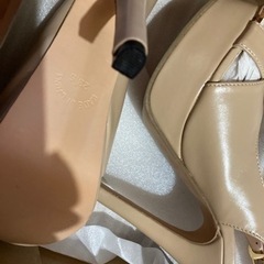 ベージュヒールの画像