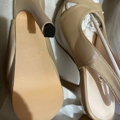 ベージュヒールの画像