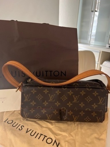 ショルダーバッグ LOUIS VUITTON