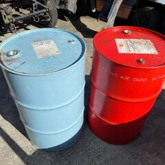 200リットル　空きドラム缶　空ドラム200L　別途カットなどもいたします　バーベキューコンロ　五右衛門風呂　焼却炉などにも の画像