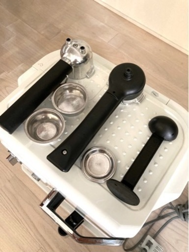 【デロンギ】コーヒーメーカー（エスプレッソ、ミルク泡立ても可！）BCO410J
