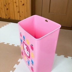 ハローキティのスクエアボックスの画像