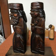 お値下げ中【昭和レトロ】北海道 ペア H30㎝ アイヌ木彫り人形 阿寒湖 置物 台座付 民芸品 おみやげ の画像