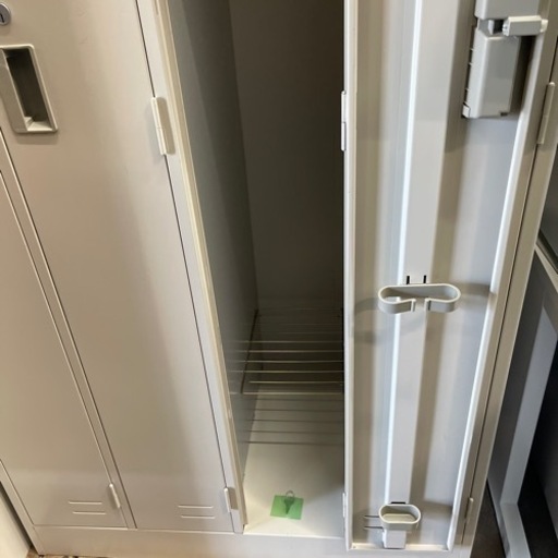 4人用ロッカー　鍵付き　