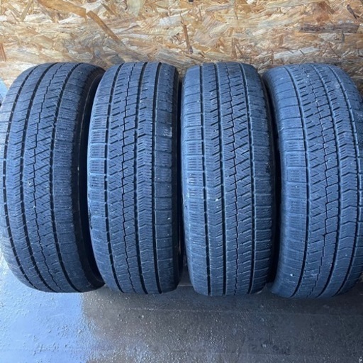 バリ山　BRIDGESTONE ブリヂストン　ブリジストン　VRX2 205/65R15 スタッドレス タイヤ　2017年製　15インチ