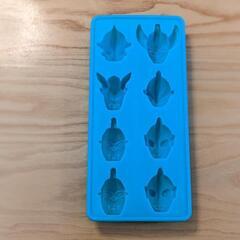 ウルトラマン　シリコントレーの画像