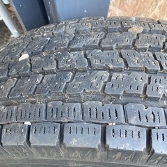 ２トン　　スタッドレス　　６本の画像