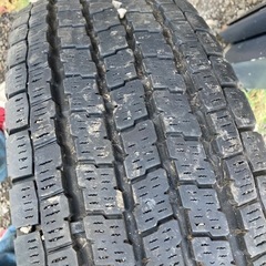 ２トン　　スタッドレス　　６本の画像