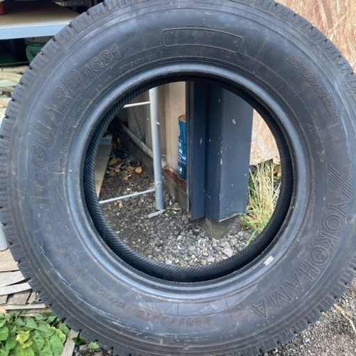 ２トン　　スタッドレス　　６本