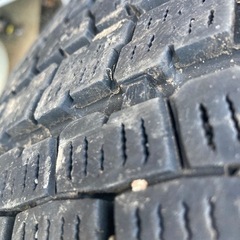 ２トン　　スタッドレス　　６本の画像