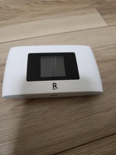 楽天ポータブル Wifi本体と箱 白