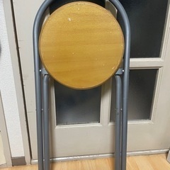 【0円】折りたたみイスの画像