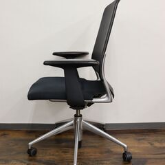 【ヤ取終了6/28】≪ZJ1025ジ≫Vitra/ヴィトラ MEDAチェア/メダチェア M40 ドイツ製 No.41700200 オフィスチェア 椅子/チェア ブラック/黒 肘付/キャスター付き 　の画像