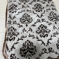 ダブルサイズ敷パッド　吸湿発熱・蓄熱加工　