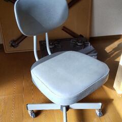 事務机用の椅子の画像