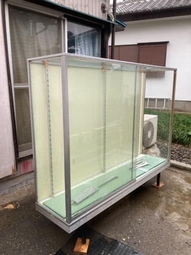 ショーウィンドウ