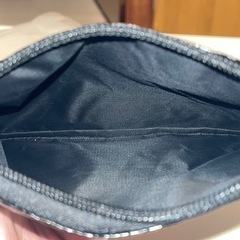 新品未使用　マチなしポーチ 黒の画像