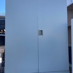 スチールキャビネット　棚板2枚付き　縦117cm 横90 奥48