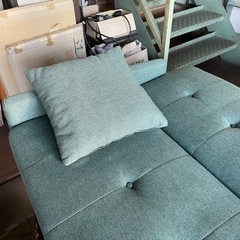 受け渡し待ち　オシャレなクッション付きソファーベッド　中古品の画像