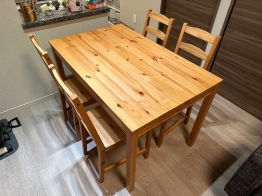 IKEAダイニングテーブルと椅子のセット