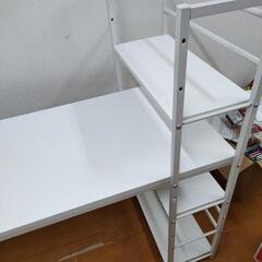 ラック付きデスクの画像