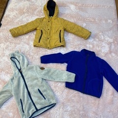 クリーニング済　子ども用125センチ　冬用フリース2着、ダウン1着