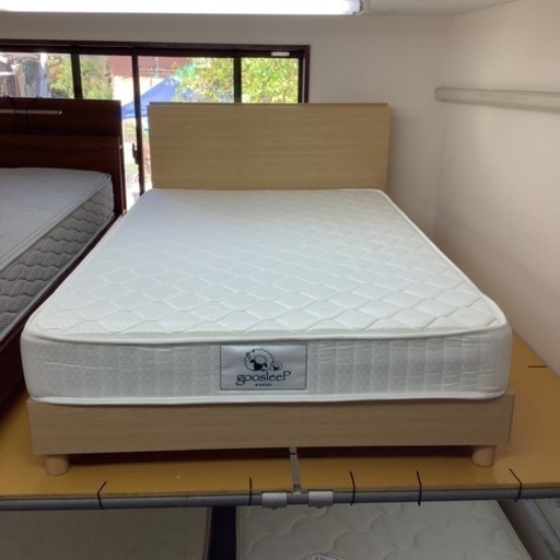 【リサイクルサービス八光　田上店　配達・設置OK】三環ジャパン　照明・2口コンセント付 ベージュ セミダブルベッド　迫田マットレス付き