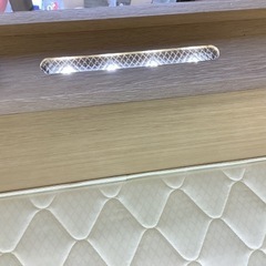 【リサイクルサービス八光　田上店　配達・設置OK】三環ジャパン　照明・2口コンセント付 ベージュ セミダブルベッド　迫田マットレス付き