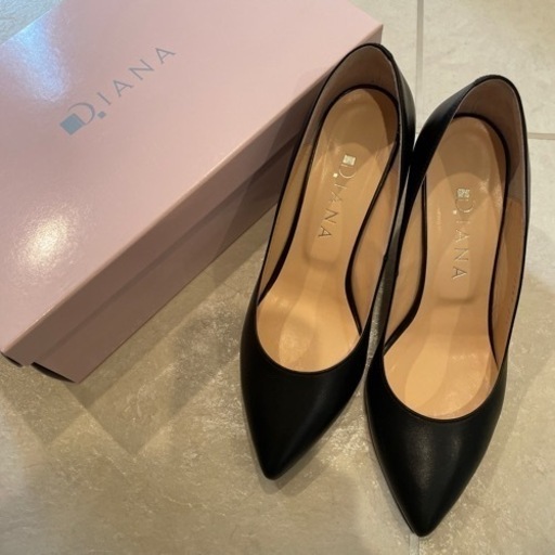 DIANA黒のヒール