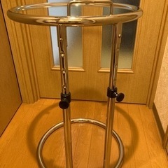 受け渡し者決定ガラスサイドテーブルの画像