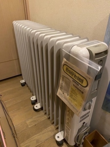 デロンギ　オイルラジエターヒーター