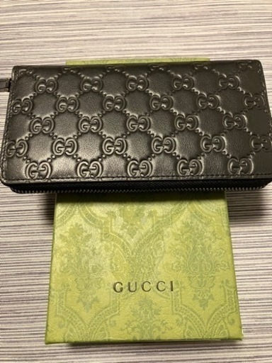 ほぼ新品　GUCCI シマGG ラウンドジップ　