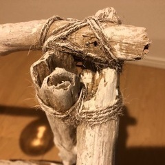 流木の飾り棚の画像