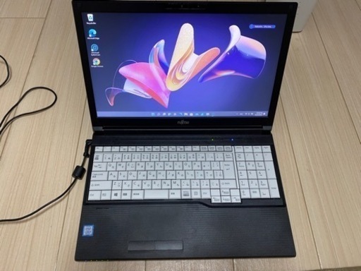 富士通　LIFEBOOK A579/CX FMVA6602HP Window 11 美品