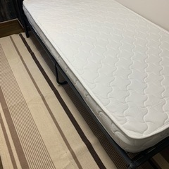 ほぼ新品！購入して2週間ほどのベッドフレームとマットレスです！
