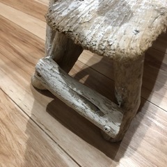 流木の長椅子の画像
