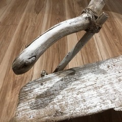 流木の長椅子の画像