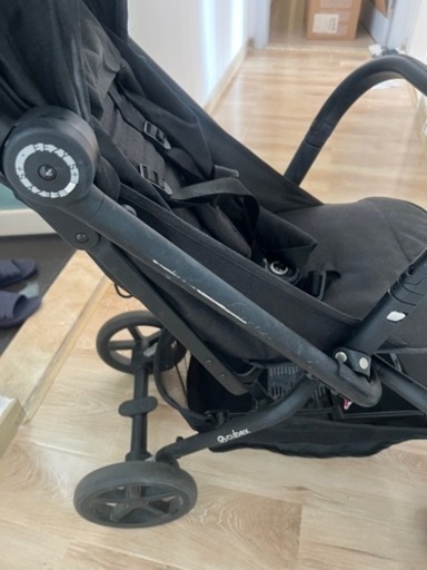 サイベックス　cybex EEZY S + 日本未入荷モデル　ブラック