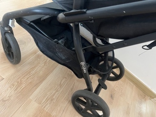 サイベックス　cybex EEZY S + 日本未入荷モデル　ブラック